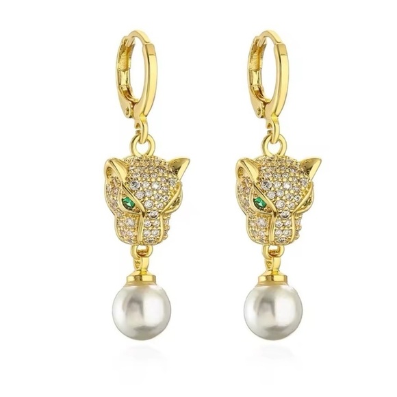 Anthropologie Jewelry - Panthere Green Eyes Crystal Pearl Earrings